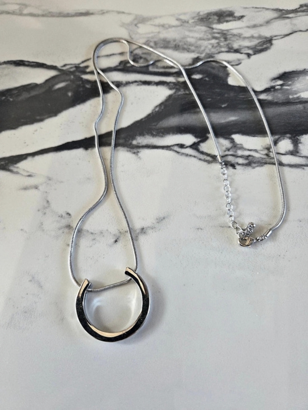 Modern Silver-Tone Open Circle Pendant Snake Chain Necklace